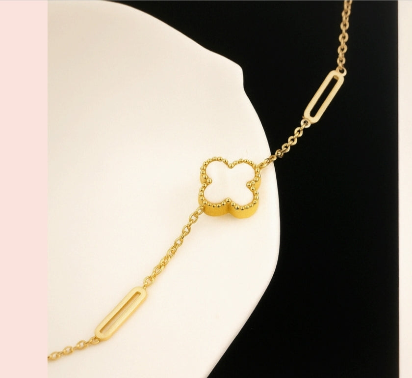Midnight Clover Gold Bracelet
