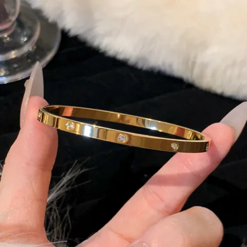 Lustra Luxe Gold Bangle