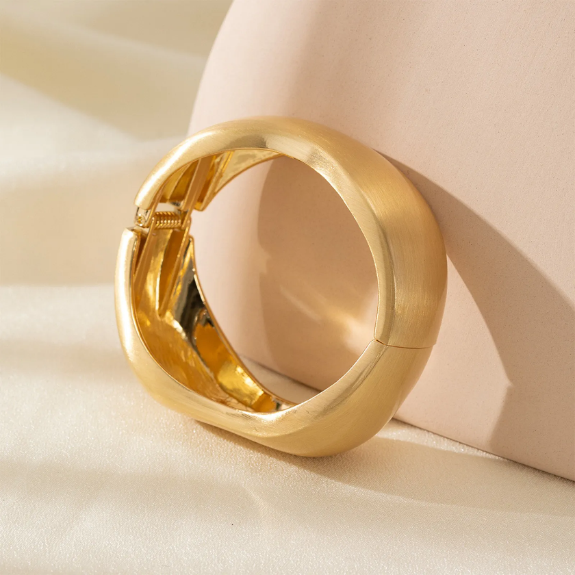 Aurum Curve Cuff
