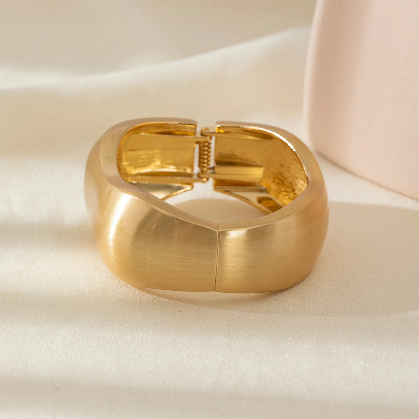 Aurum Curve Cuff