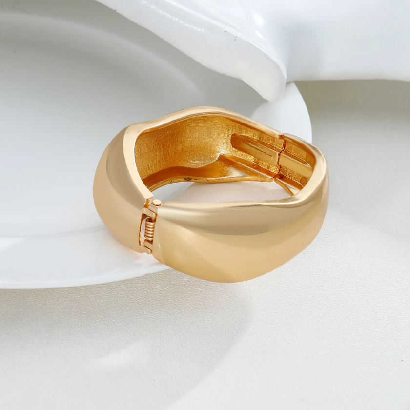 Aurum Curve Cuff
