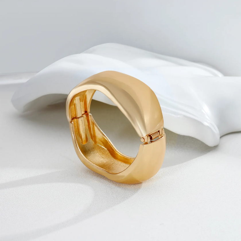 Aurum Curve Cuff