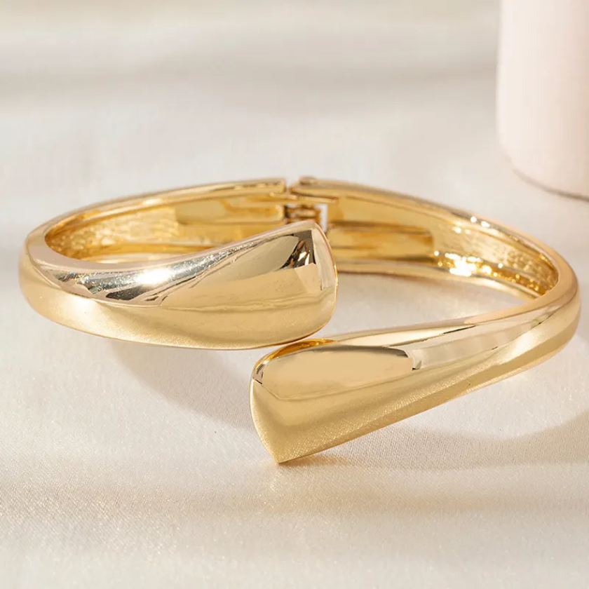 Aurora Teardrop Cuff