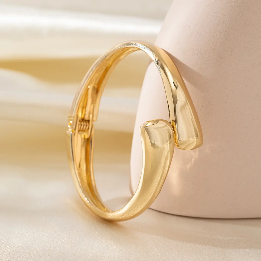 Aurora Teardrop Cuff