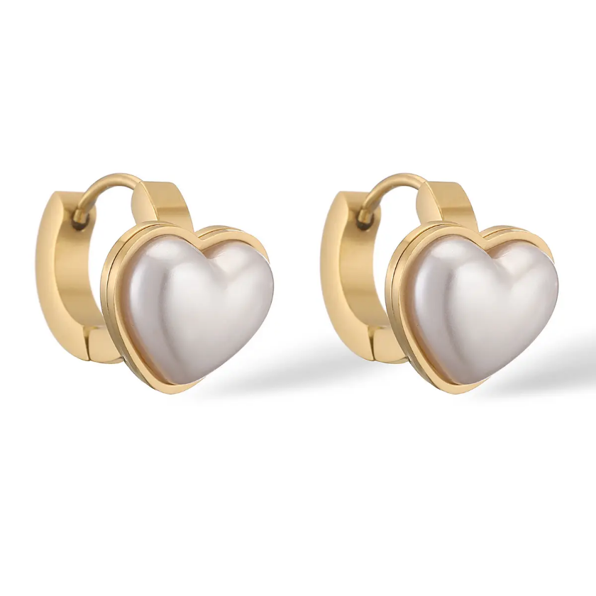 Amoré Heart Studs
