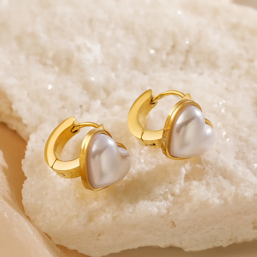 Amoré Heart Studs
