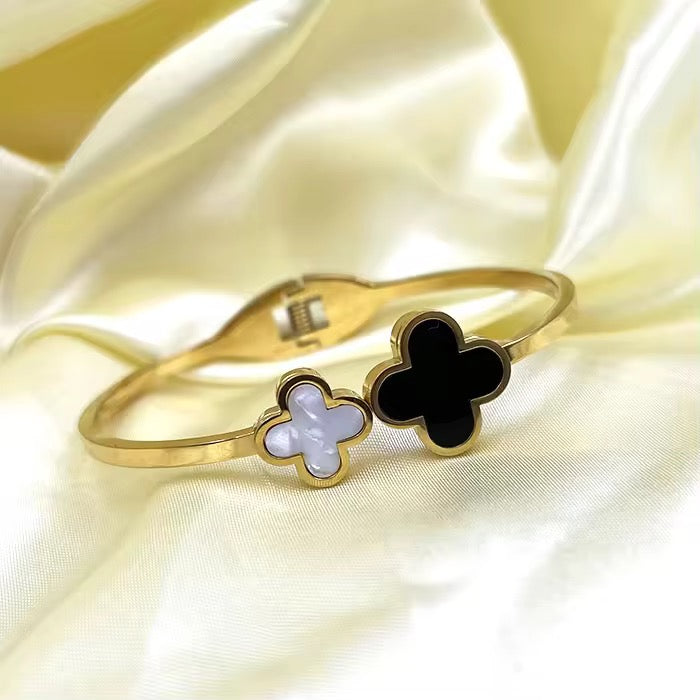 Cleef black and white handcuff