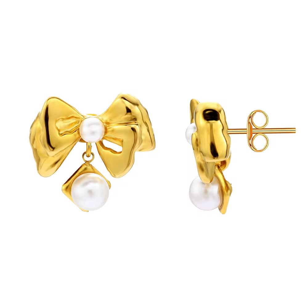 Pearl bow studs