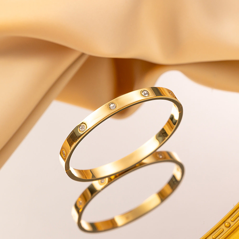 Lustra Luxe Gold Bangle