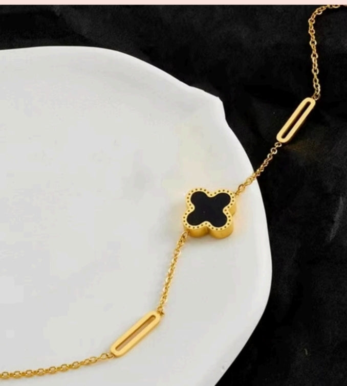 Midnight Clover Gold Bracelet