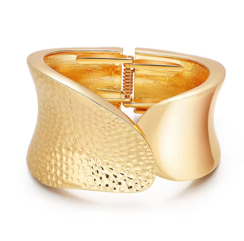 Sculpted Gleam Cuff