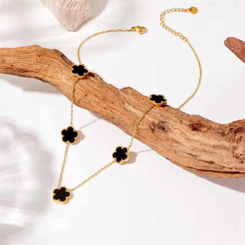 Noir Bloom Necklace