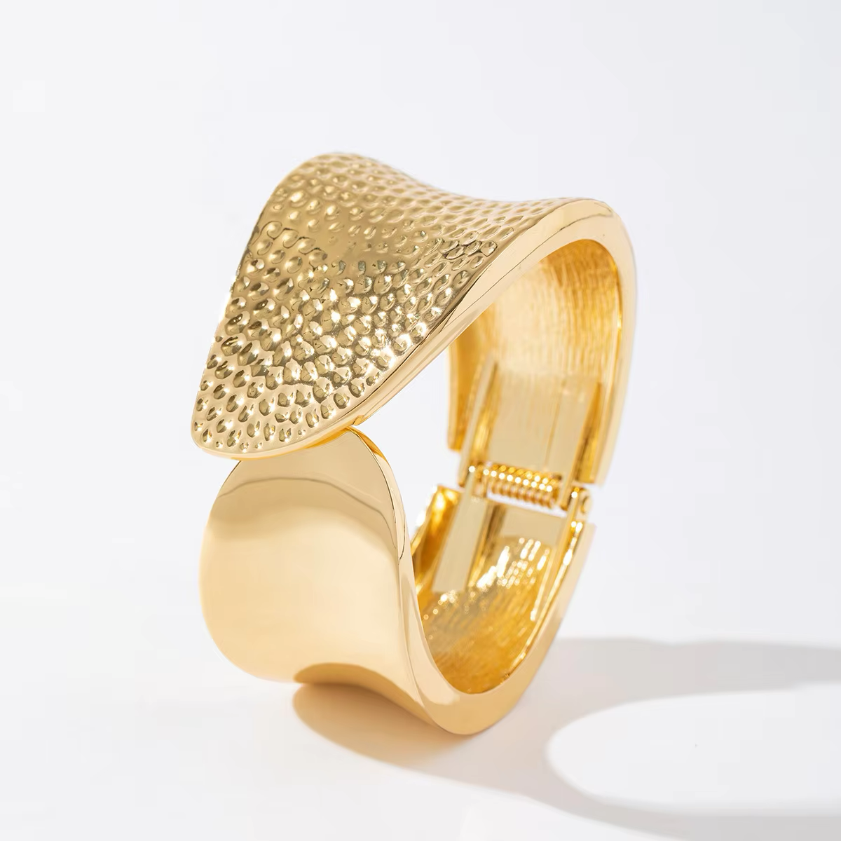 Sculpted Gleam Cuff