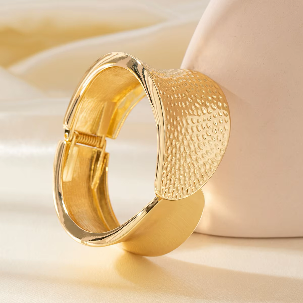 Sculpted Gleam Cuff