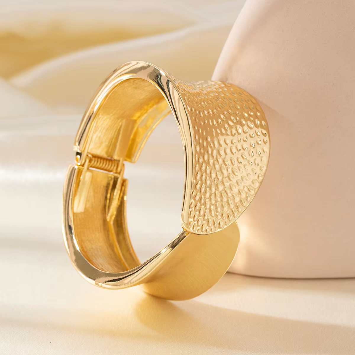 Sculpted Gleam Cuff