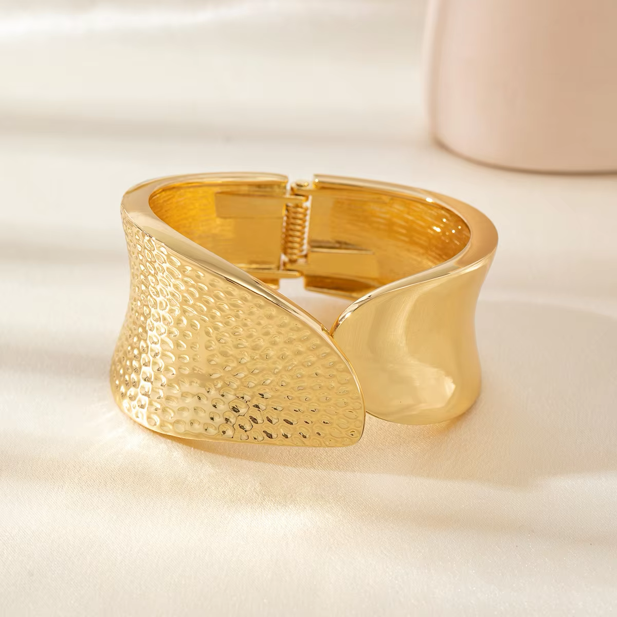 Sculpted Gleam Cuff
